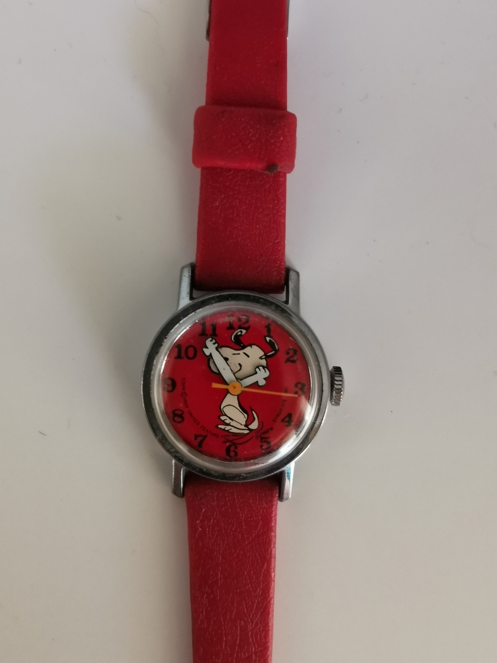 Vintage 1958 Peanuts Snoopy Mechanical Wind Up Children's watch - Red Dial